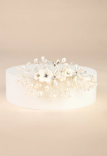 Load image into Gallery viewer, Pearl Blossom Comb
