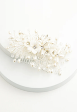 Load image into Gallery viewer, Pearl Blossom Comb