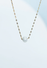 Load image into Gallery viewer, Gold Pearl Necklace