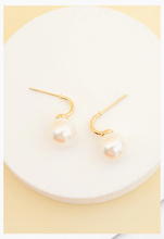 Load image into Gallery viewer, Pearled Gold Earrings
